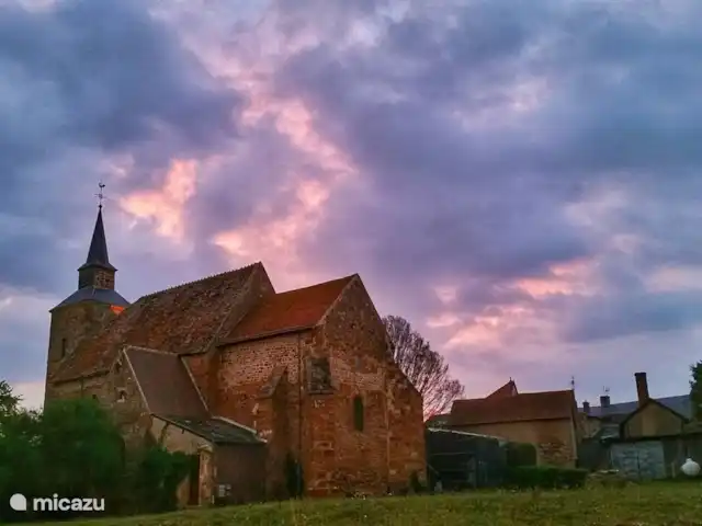 Location de Vacances France, Cher, Vesdun, maison de vacances - Gîte Jardin de Jauny l'église du village est à 10 minutes à pied de la maison