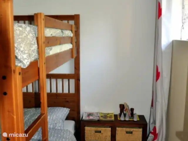 gîte / cottage huren in Frankrijk, Corrèze, Louignac – De Stal Eén van de kamers met een stapelbed