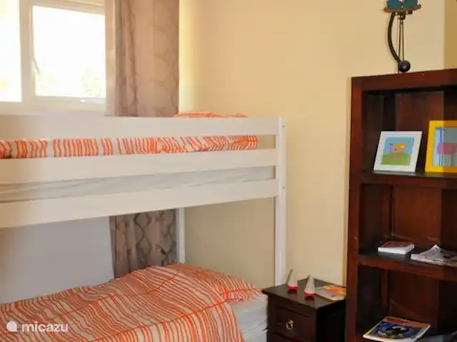 gîte / cottage huren in Frankrijk, Corrèze, Louignac – De Stal Eén van de kamers met een stapelbed