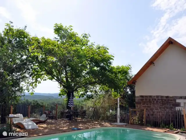 gîte / cottage huren in Frankrijk, Corrèze, Louignac – De Stal De stal ligt op steenworp afstand van het zwembad