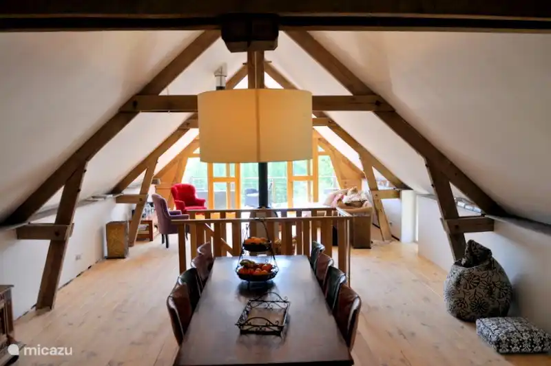 Übersicht, Essbereich und Wohnzimmer