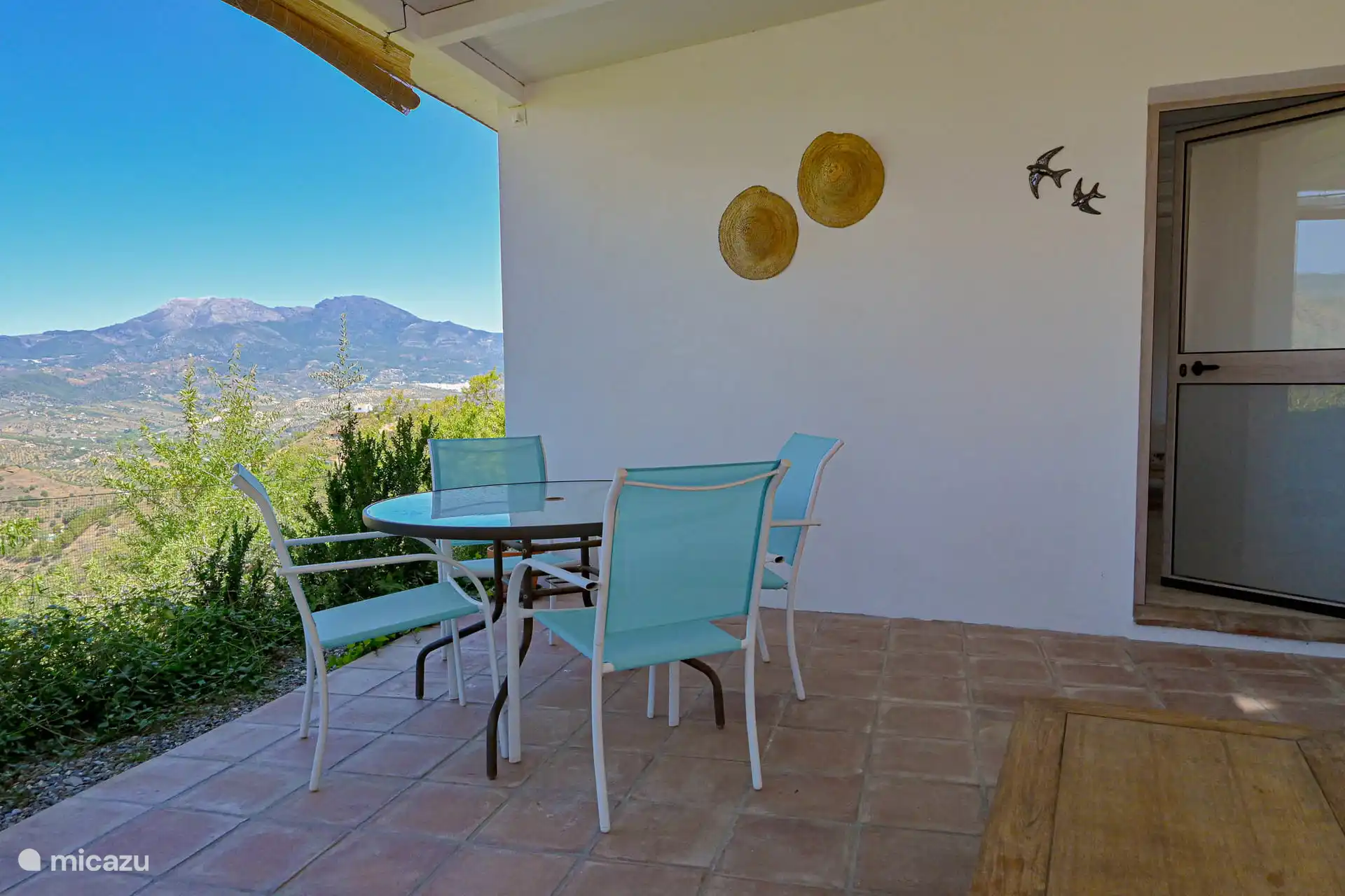 Eine schöne Terrasse im Golondrinas Ferienhaus mit viel Privatsphäre