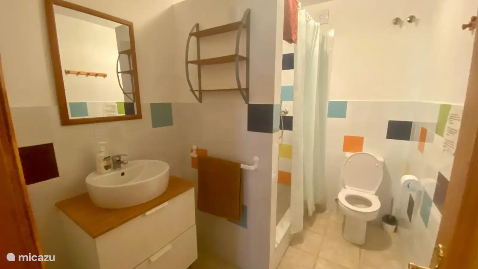 Alle Badezimmer verfügen über eine Regendusche