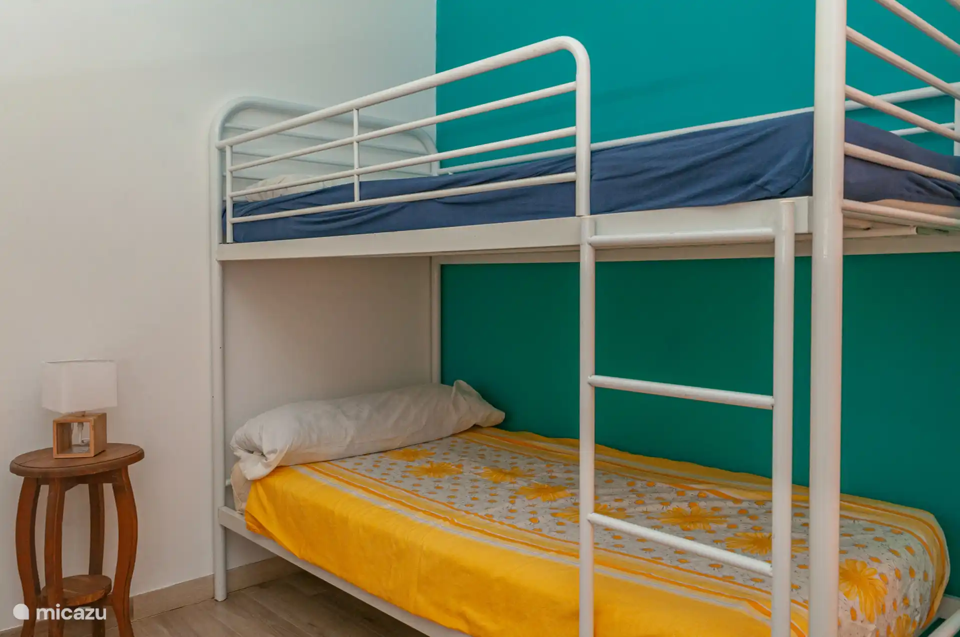 Im zweiten Schlafzimmer befinden sich Etagenbetten. In der Ferienwohnung Tortuga haben beide Schlafzimmer ein Doppelbett.