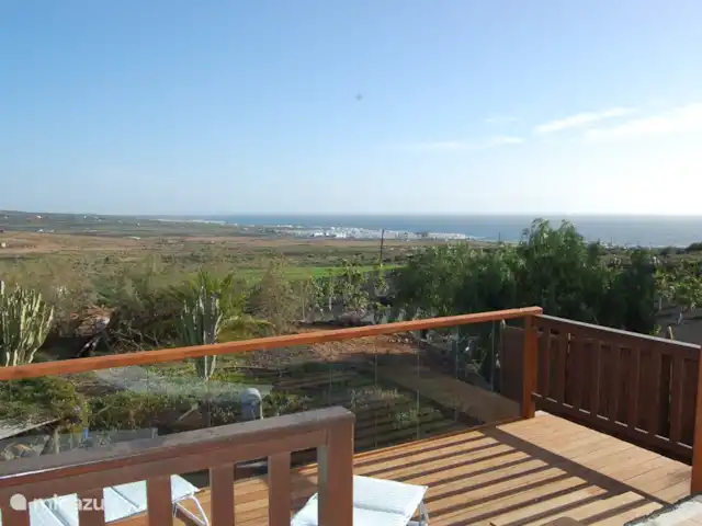 vakantiehuis huren in Spanje, Lanzarote, Tabayesco – El Chafariz Terras met uitzicht over de baai van Arrieta