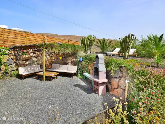 vakantiehuis huren in Spanje, Lanzarote, Tabayesco – El Chafariz Binnentuin met barbecue