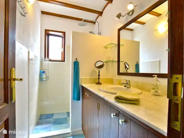 vakantiehuis huren in Spanje, Lanzarote, Tabayesco – El Chafariz Badkamer met douche en wastafel, 
toilet apart