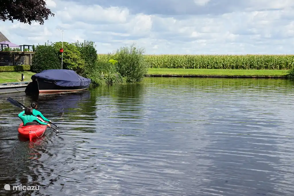 Our guests can also use our double canoe. Our children love to explore the little harbor and the lake.
