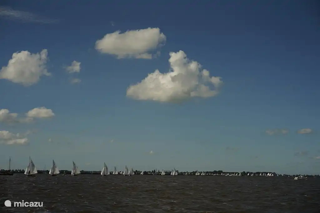 The Sneekweek starts on the first Saturday in August. Very nice to watch the matches from the water.