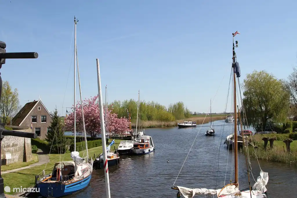 Locks, the smallest of the 11 Frisian cities is 5 km away. Easily accessible by bike, but of course also by boat.