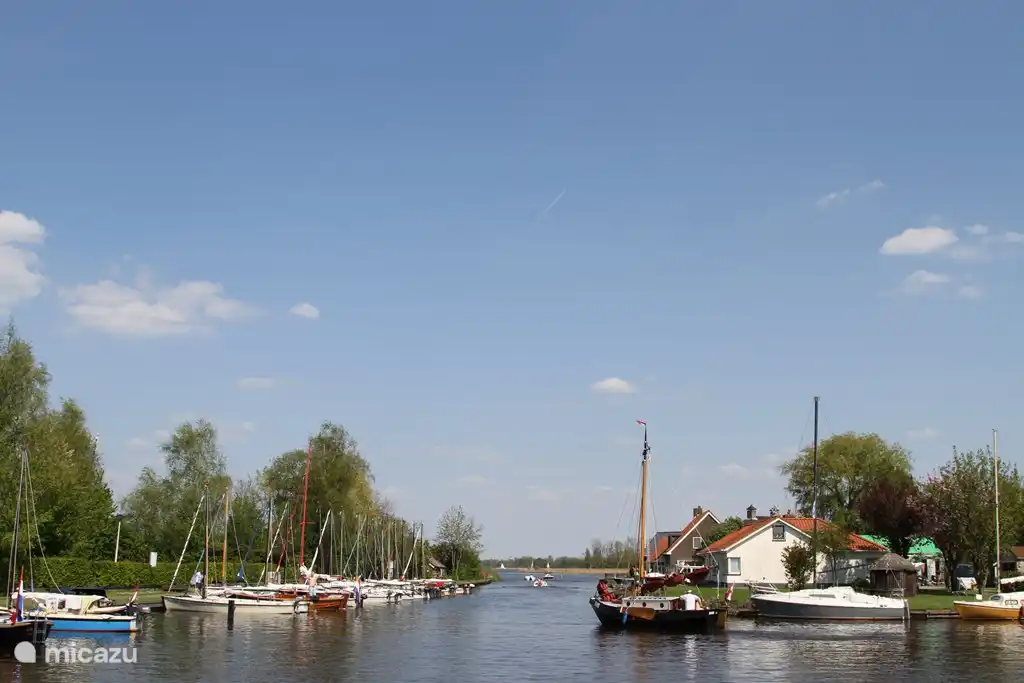 The harbor in the village Langweer. Fine to apply if you are going to eat an ice cream (the snack bar on the corner has delicious traditional ice cream) or something to drink on the many terraces that Langweer is rich.