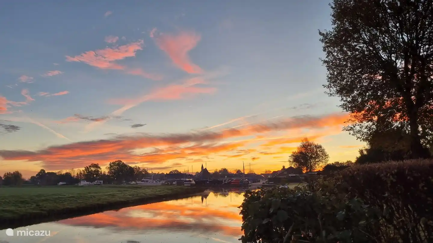 Sunrise with a view of the harbor of Idskenhuizen