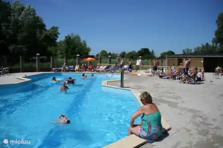 Zomerhuis met zwembad Zomerhuis met zwembad