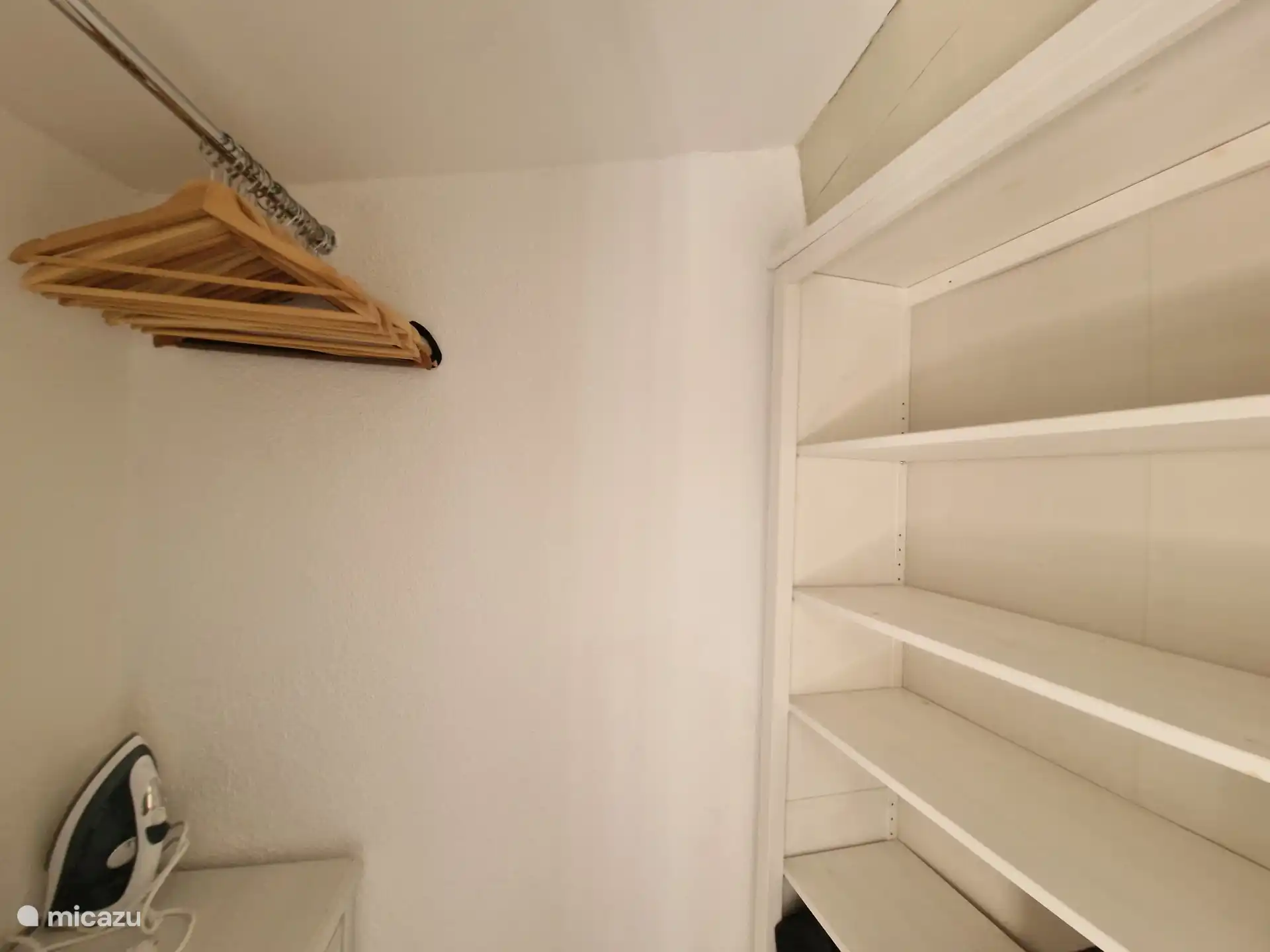 Espacio de almacenamiento en el armario