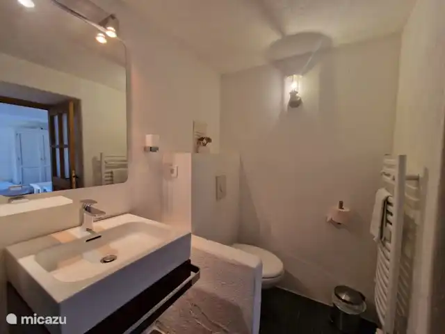 Hameau des Claudins n°8 Gassine | France, Côte d'Azur, Le Plan-de-la-Tour - studio Salle de bain avec toilettes, lavabo et douche