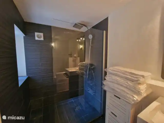 Hameau des Claudins n°8 Gassine | France, Côte d'Azur, Le Plan-de-la-Tour - studio Salle de bain avec douche à l’italienne