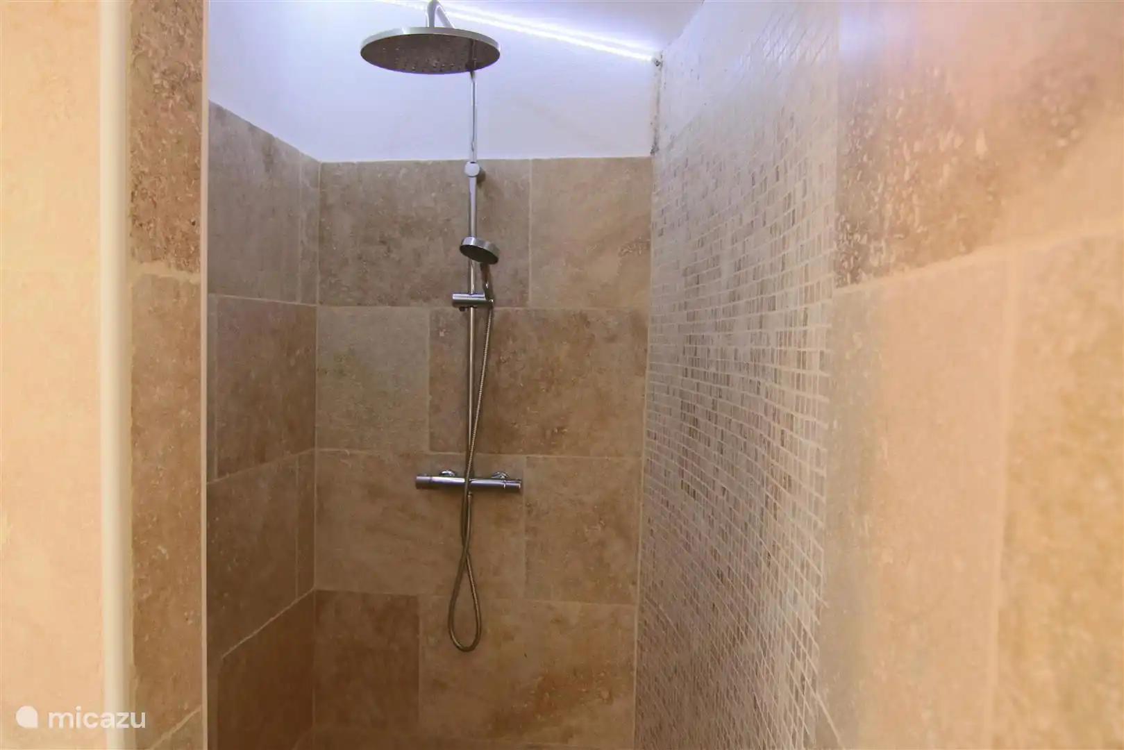 Ducha a ras de suelo