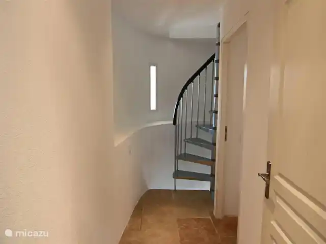 Hameau des Claudins n°18 Bourdin | France, Côte d'Azur, Le Plan-de-la-Tour - maison de vacances Escalier en colimaçon