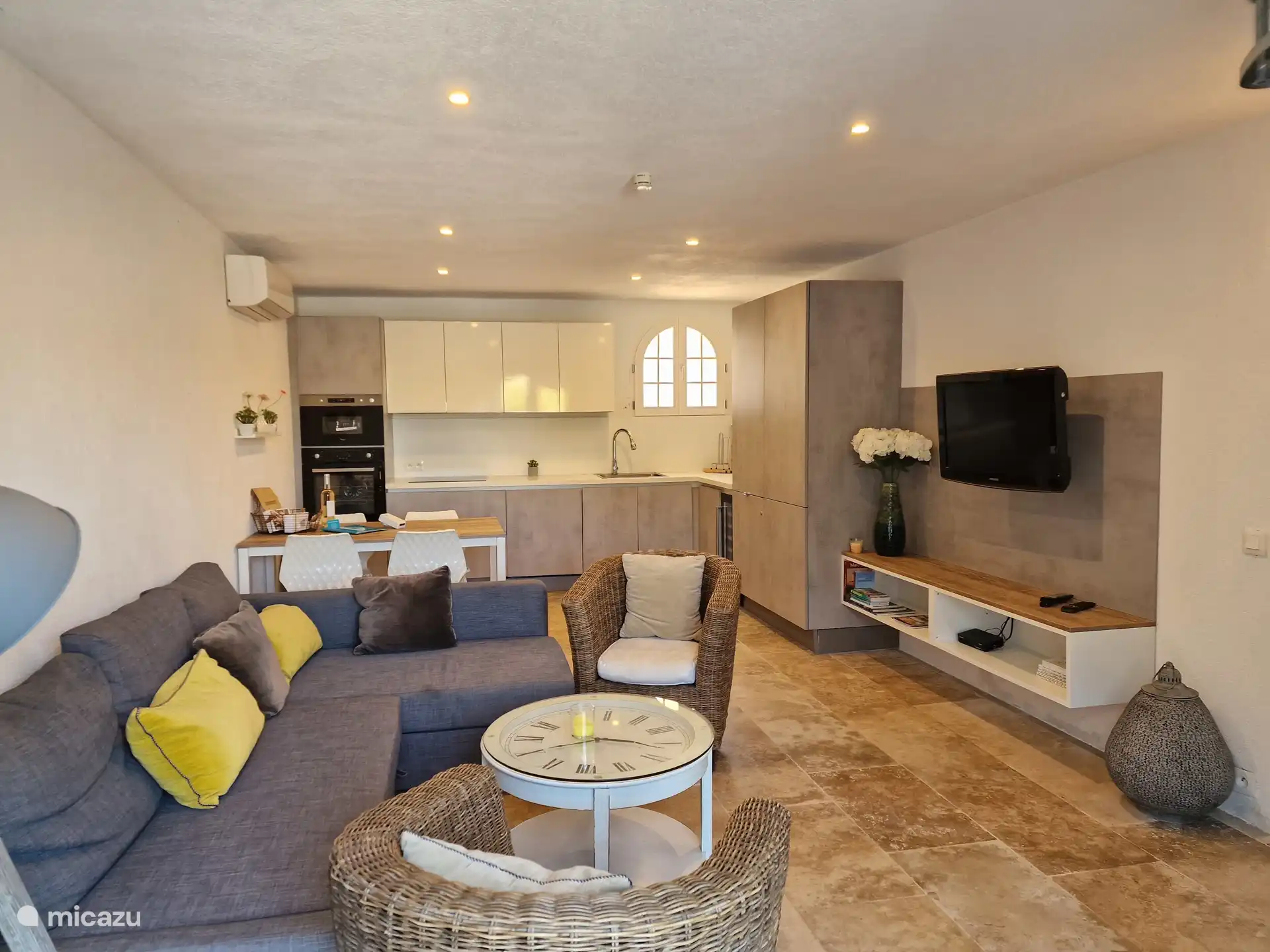 Dining table with complete kitchen