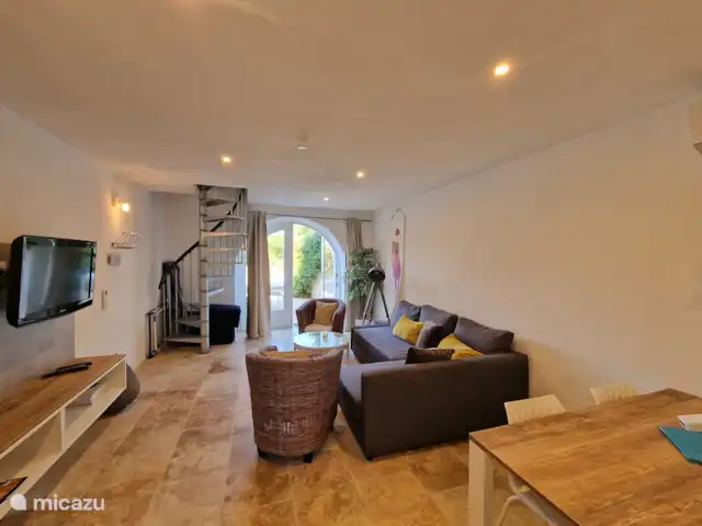 Hameau des Claudins n°19 Estagnol | France, Côte d'Azur, Le Plan-de-la-Tour - maison de vacances Salon avec canapé et TV