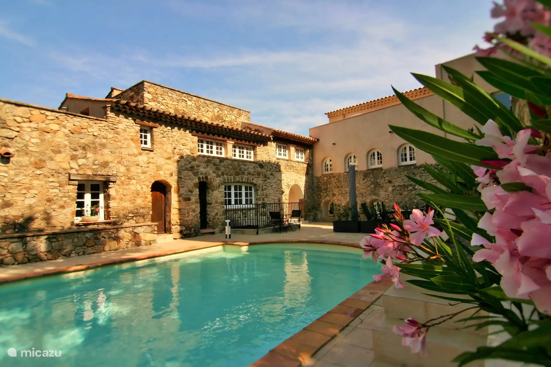 Heated swimming pool open from the beginning of April to the end of October