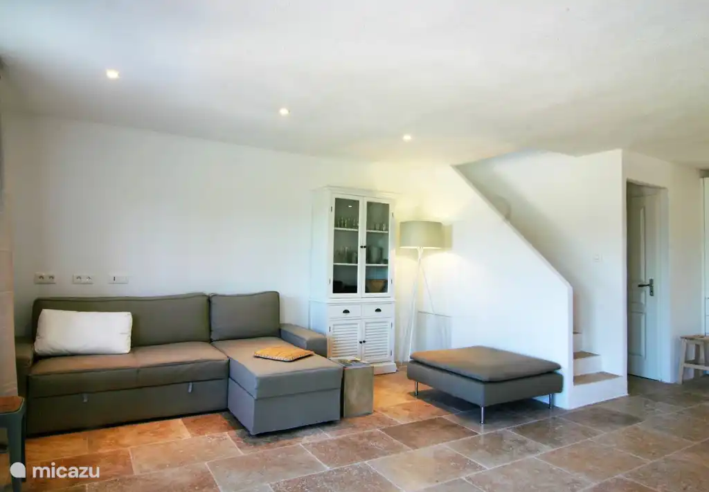 Sala de estar con baño separado