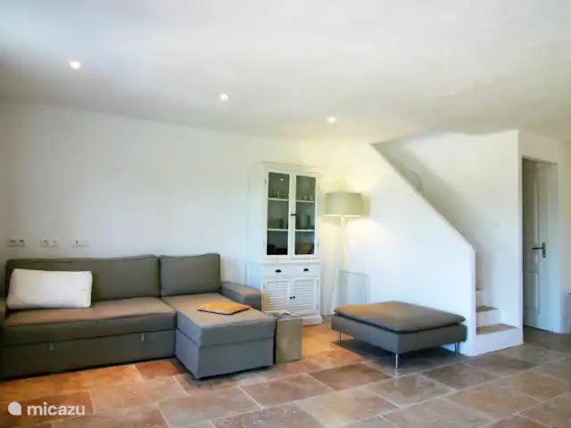 Hameau des Claudins No. 21 Mazet en Francia, Costa Azul, Le Plan-de-la-Tour - casa vacacional Sala de estar con baño separado