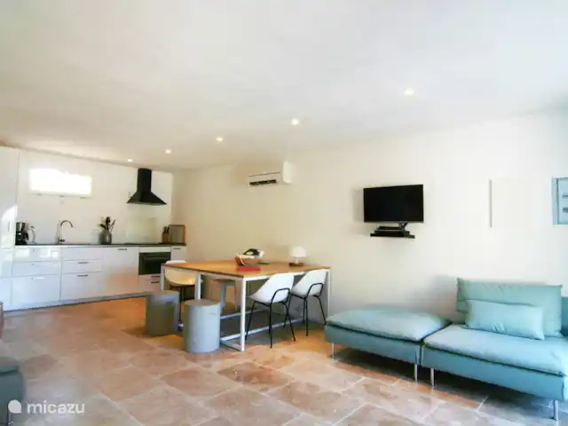 Hameau des Claudins No. 21 Mazet en Francia, Costa Azul, Le Plan-de-la-Tour - casa vacacional Mesa del comedor