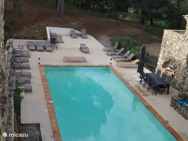 Hameau des Claudins No. 21 Mazet en Francia, Costa Azul, Le Plan-de-la-Tour - casa vacacional Piscina con tumbonas