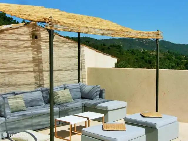 Hameau des Claudins No. 21 Mazet en Francia, Costa Azul, Le Plan-de-la-Tour - casa vacacional Azotea con juego de lounge con vista a los Alpes