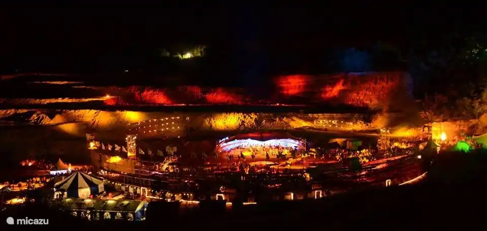 1 x im Jahr findet im Sommer eine Aufführung für 1 Woche im Steinbruch statt! Der Besuch lohnt sich!