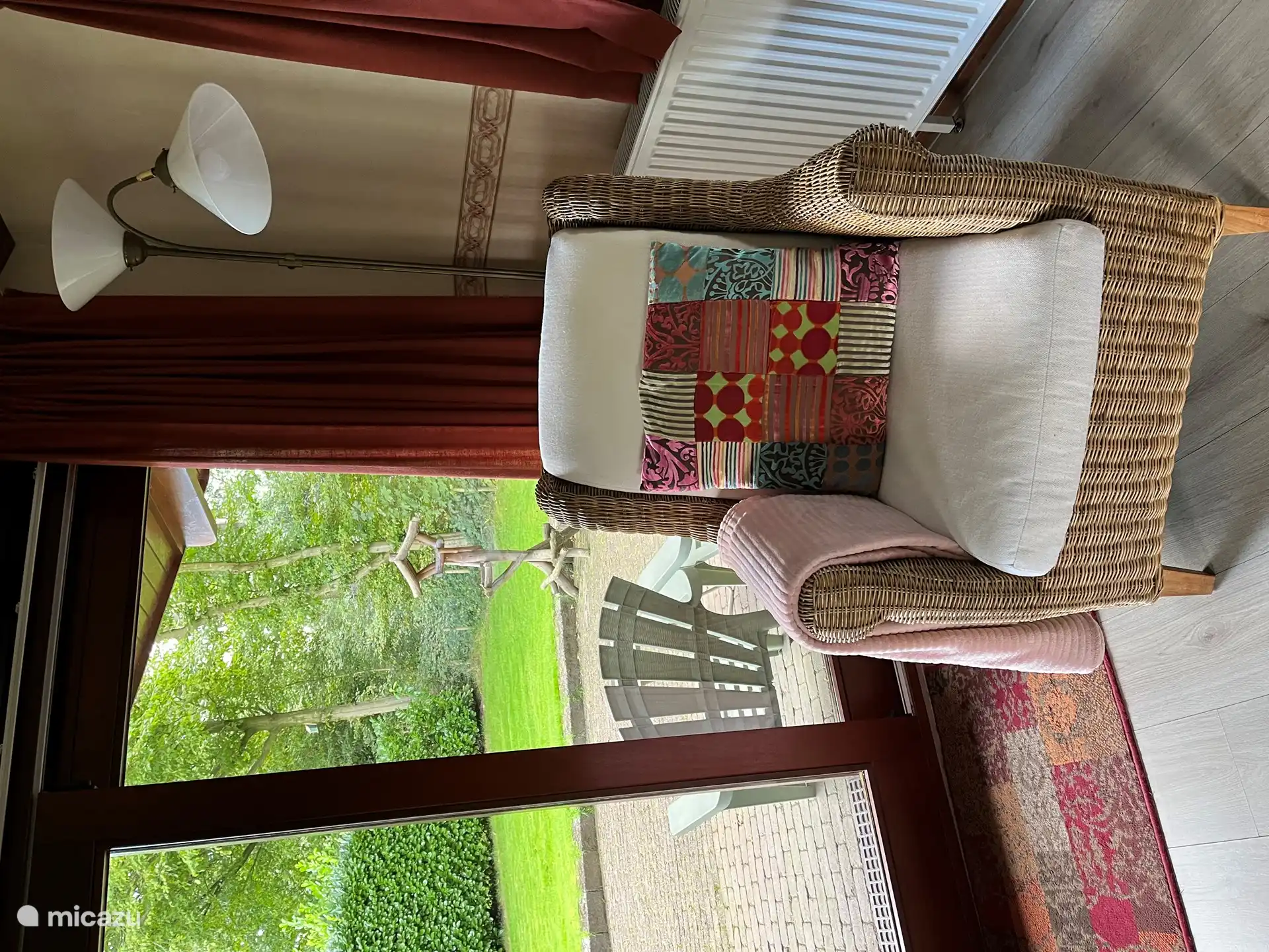 Schöner Sessel ... so schön vor dem Fenster!