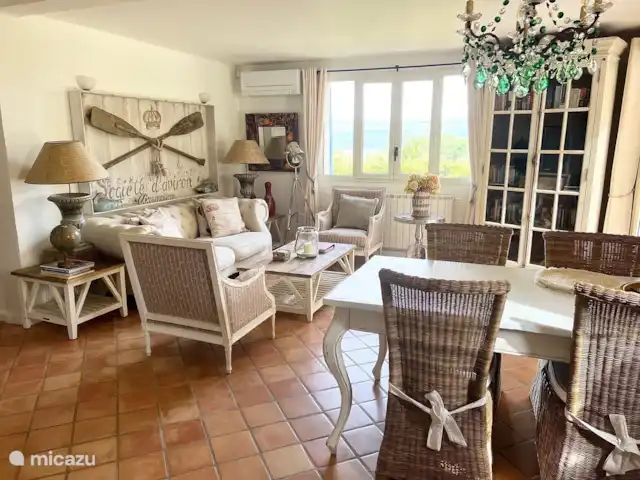 Location de Vacances France, Vaucluse, Roussillon, villa - Villa Rosalys Séjour lumineux et très confortable avec mobilier Villa Maison