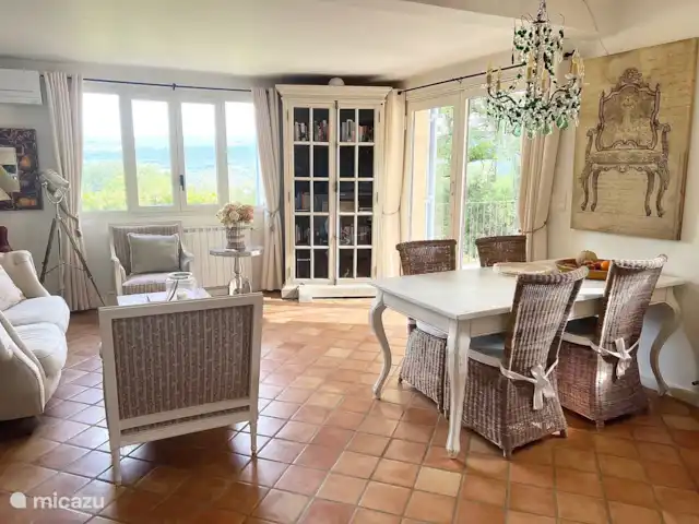 Location de Vacances France, Vaucluse, Roussillon, villa - Villa Rosalys Séjour lumineux et très confortable avec mobilier Villa Maison