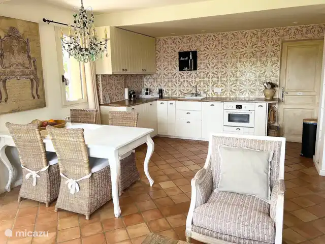 Location de Vacances France, Vaucluse, Roussillon, villa - Villa Rosalys Vue du salon à la cuisine