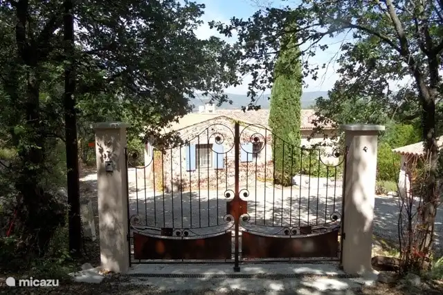 Der Zugang zu Villa Rosalys