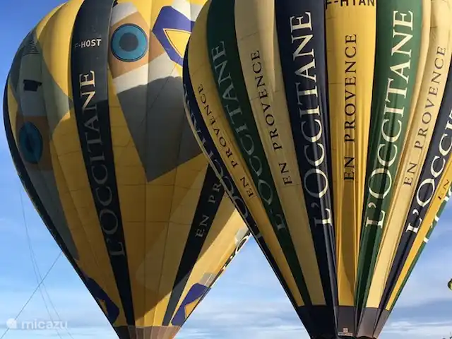 Location de Vacances France, Vaucluse, Roussillon, villa - Villa Rosalys Des montgolfières survolent régulièrement la Villa Rosalys, généralement vers 6 heures du matin