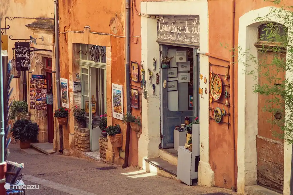 Eine der hübschen Straßen in „unserem“ Dorf Roussillon