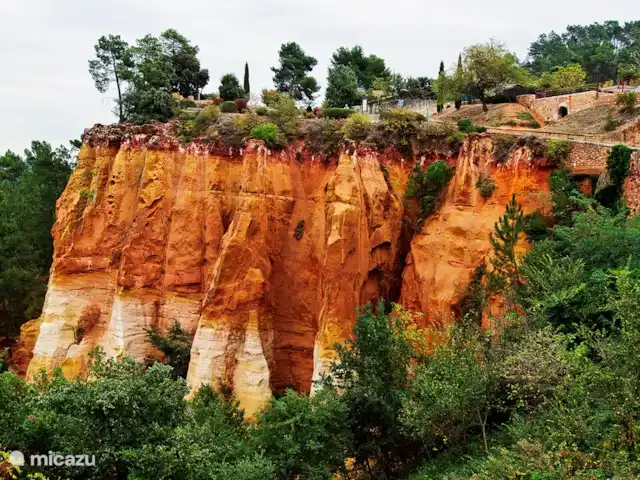 Location de Vacances France, Vaucluse, Roussillon, villa - Villa Rosalys Le mur des ocres de Roussillon