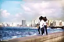 Dancing on the railing of the malecon