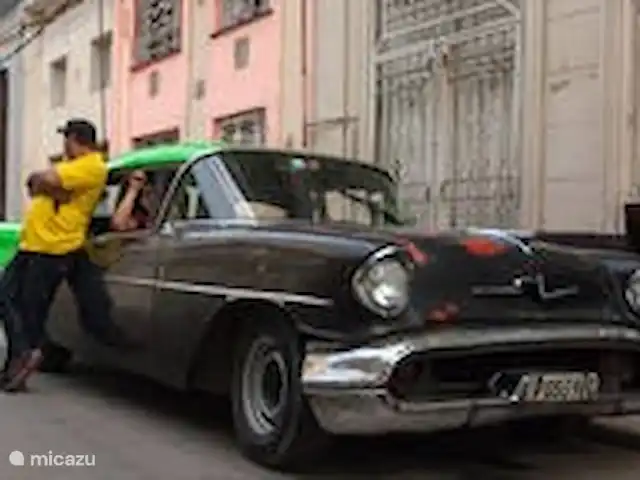 Location de Vacances Cuba, Occidental, La Havane, maison de ville - Casa La Havane - casa Guantanamera L'homme et sa voiture