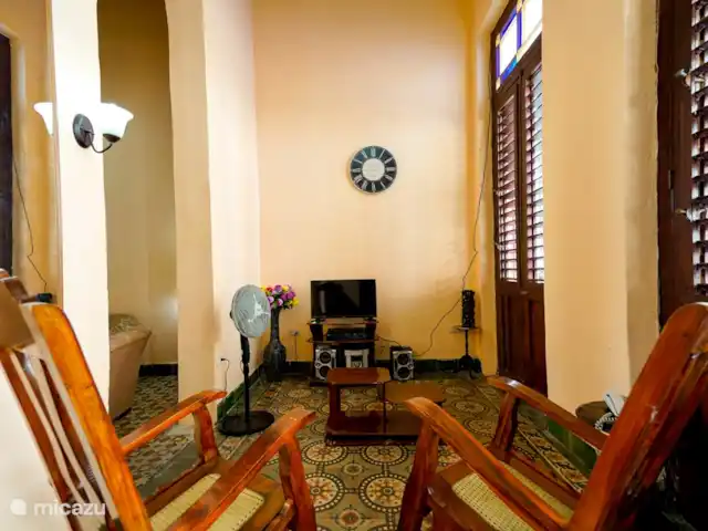 Location de Vacances Cuba, Occidental, La Havane, maison de ville - Casa La Havane - casa Guantanamera Premier salon avec portes ouvrant sur rue.