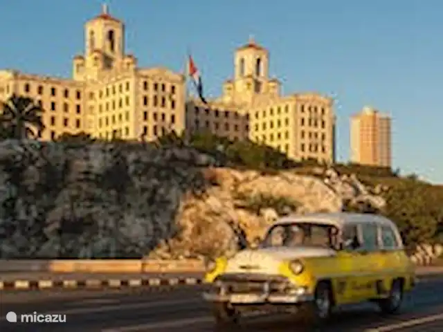 Location de Vacances Cuba, Occidental, La Havane, maison de ville - Casa La Havane - casa Guantanamera Hôtel Nacional, autrefois foyer de la mafia américaine. Regardez la salle est spectaculaire avec des photos d'invités célèbres,