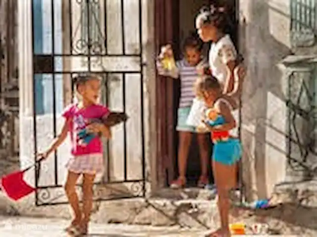 Location de Vacances Cuba, Occidental, La Havane, maison de ville - Casa La Havane - casa Guantanamera Les filles avec leurs poupées