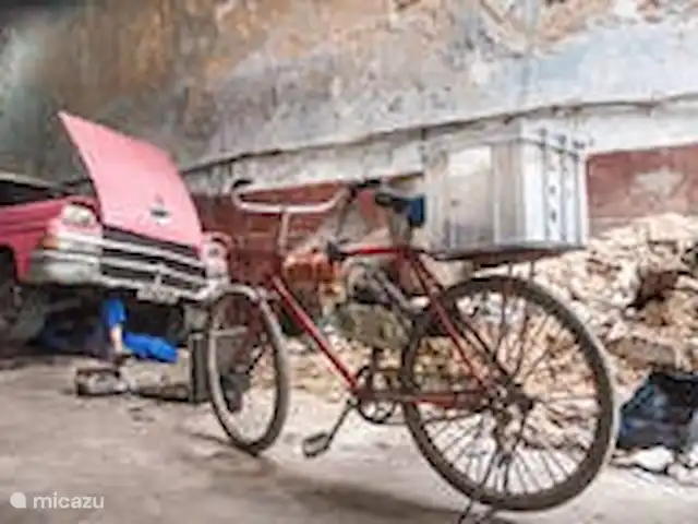 Location de Vacances Cuba, Occidental, La Havane, maison de ville - Casa La Havane - casa Guantanamera L'ancêtre du vélo électrique, fabriqué en Russie.