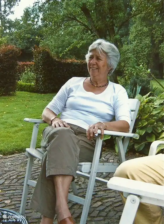 Jacqueline im Garten