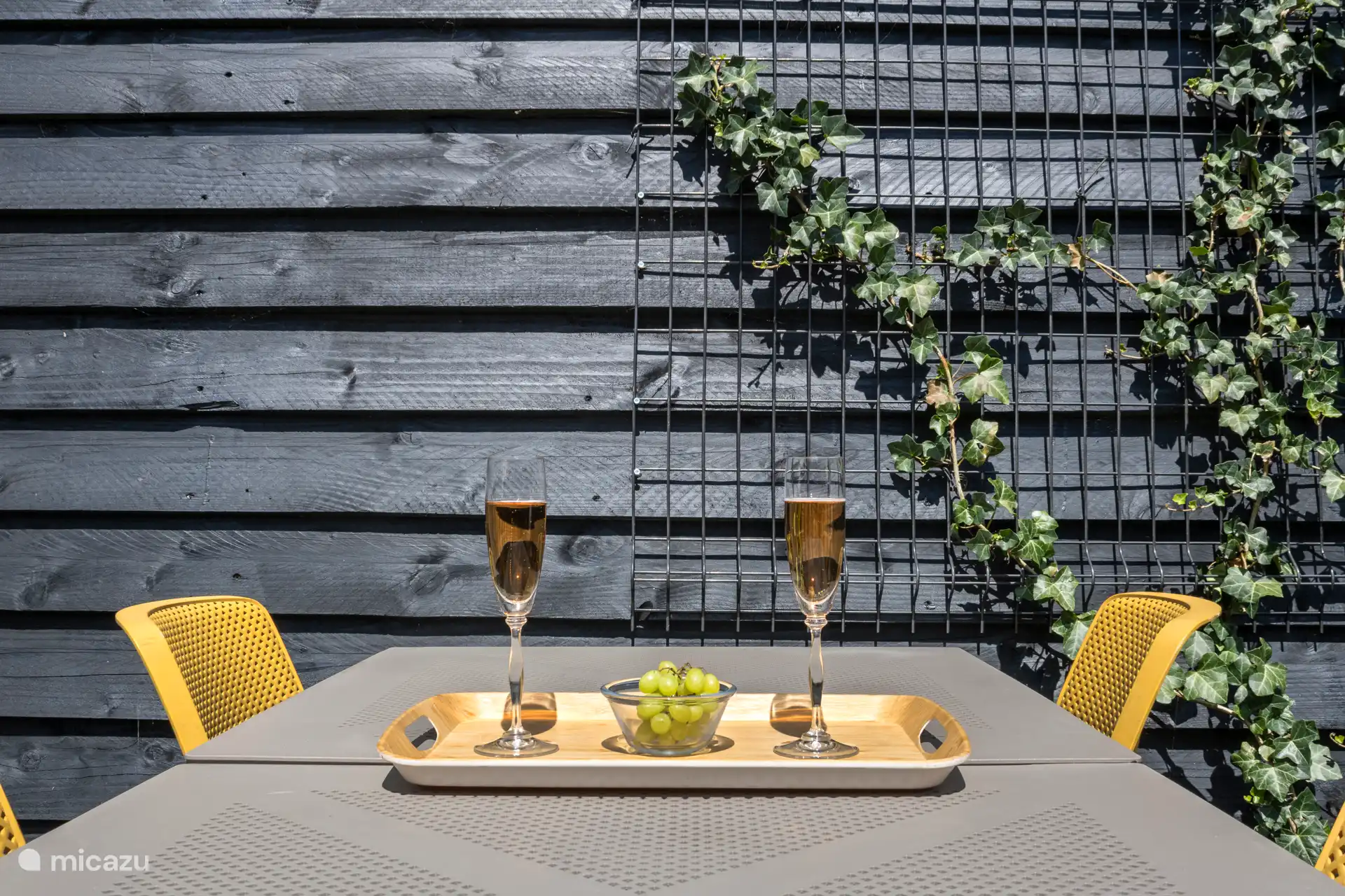 Genießen Sie ein Glas in der Sonne!