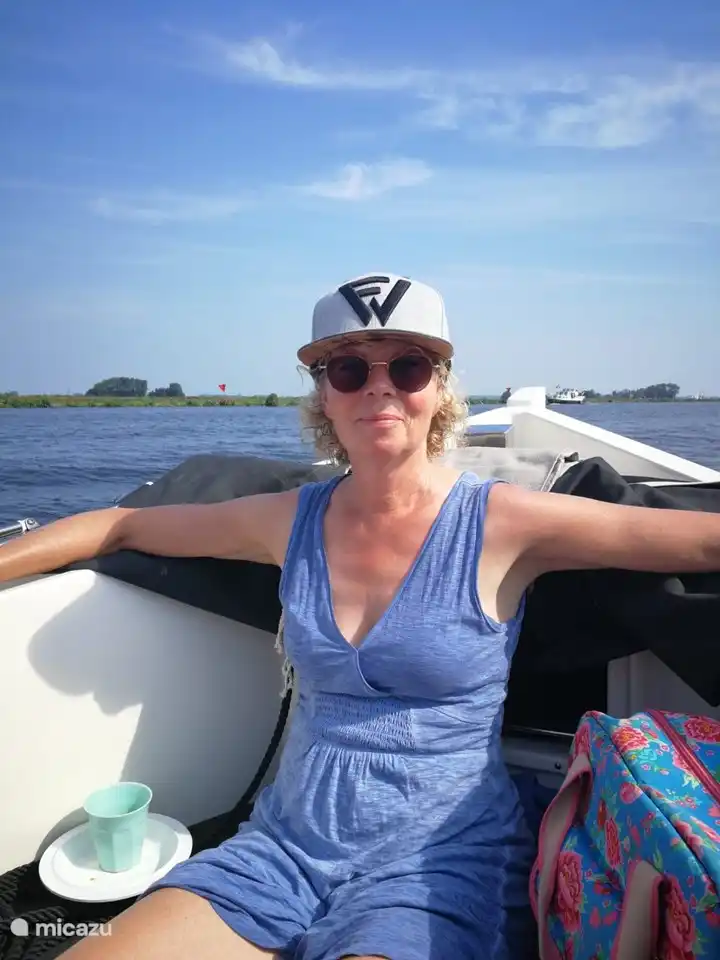 Segeln mit einem Boot an den Kagerplassen.