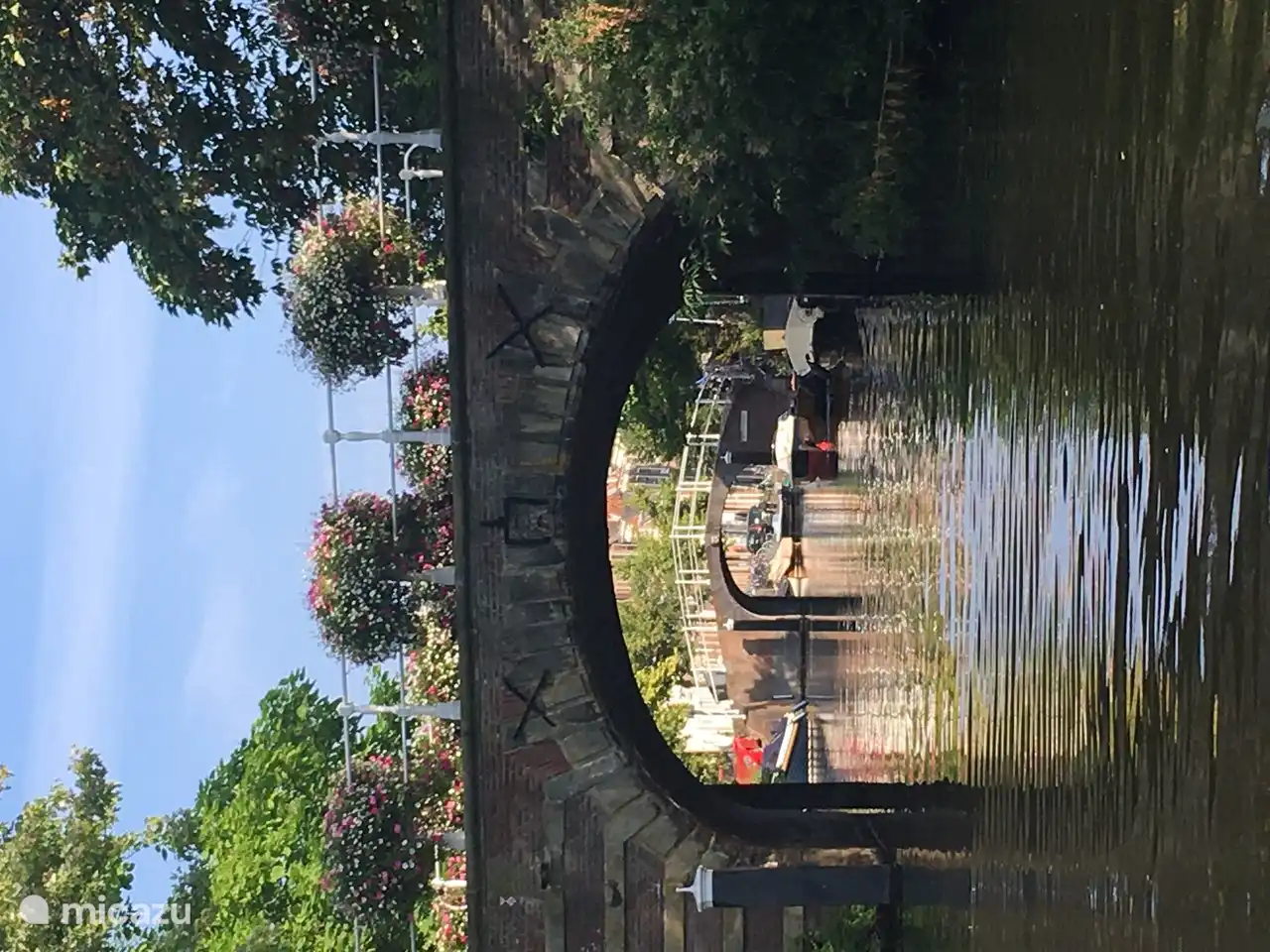 Amsterdam, Den Haag, Rotterdam, Haarlem und Leiden erreichen Sie mit dem Auto in 30 bis 40 Minuten.