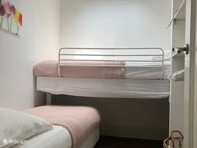 Wellness Lodge Ruigenhoek, Noordwijk | Pays-Bas, Hollande méridionale, Noordwijk - maison de vacances Chambre pour 2 personnes. Un support pour le lit surélevé est disponible.